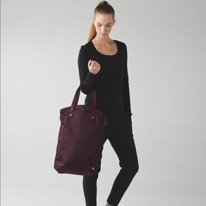 Lululemon Bring it om tote